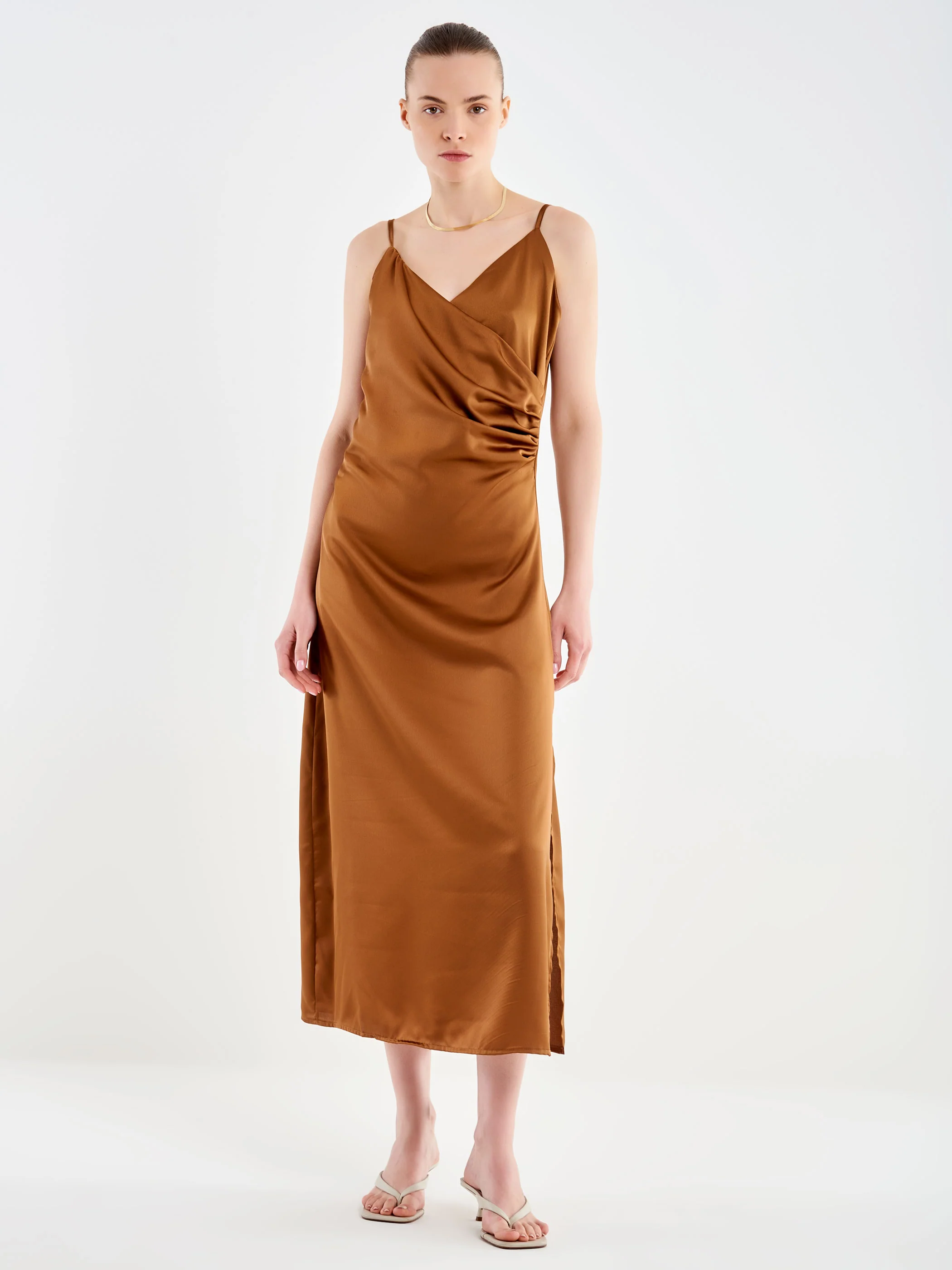 Abito Satin con Arriccio Laterale