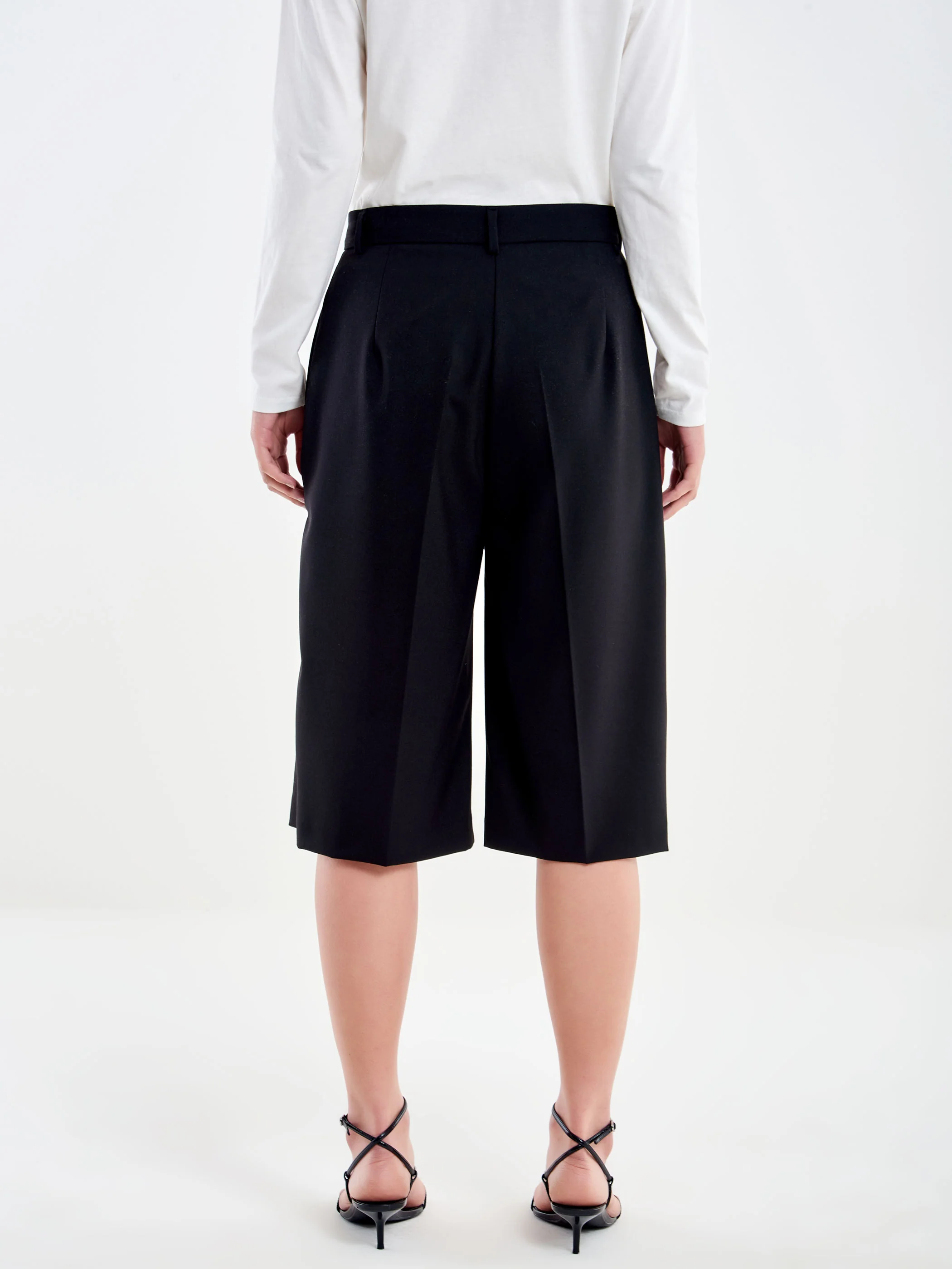 Bermuda Baggie Con Pieghe - Image 3