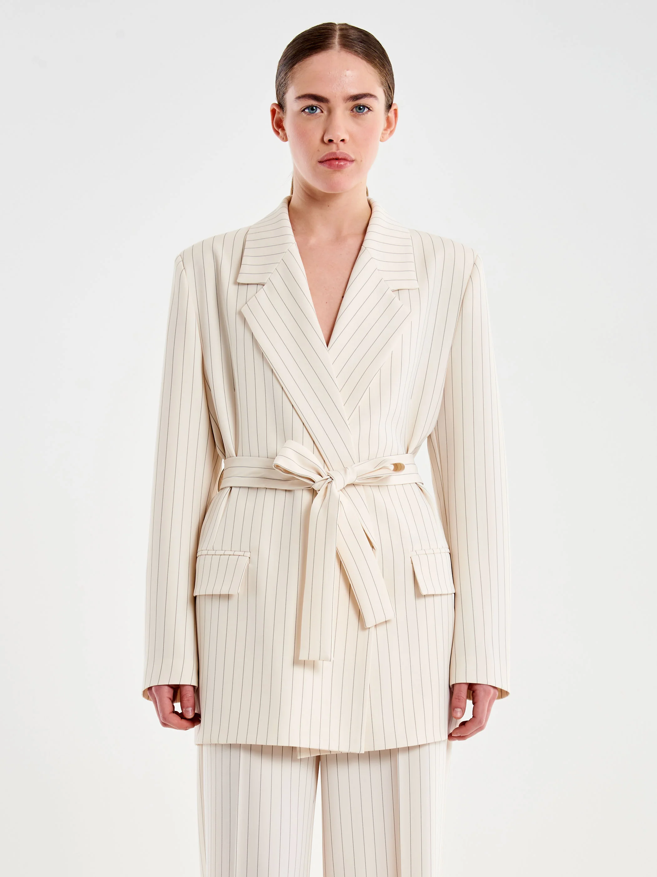 Blazer Gessato con Cintura - Image 2