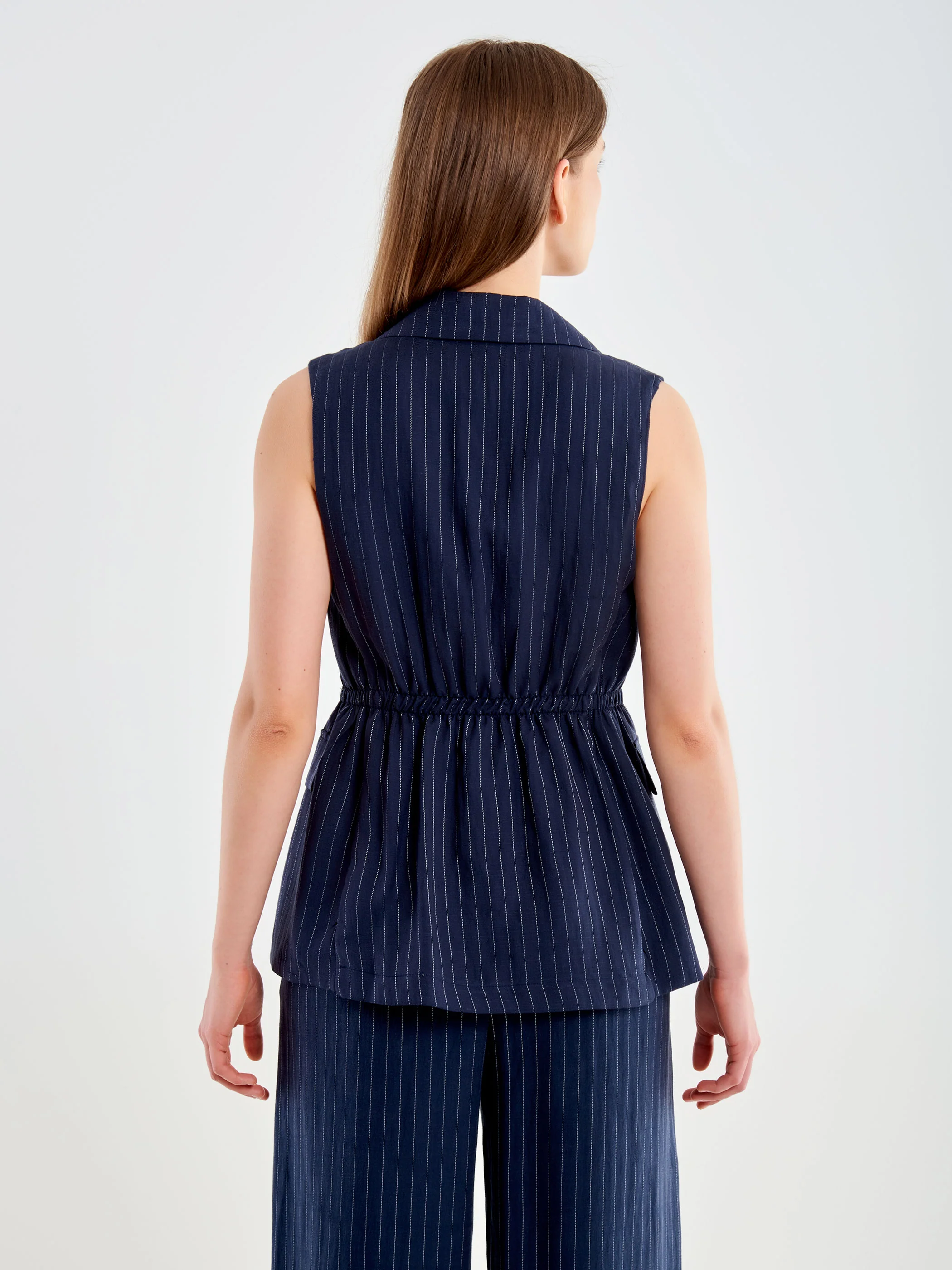 Gilet Gessato con Elastico sul Retro - Image 3