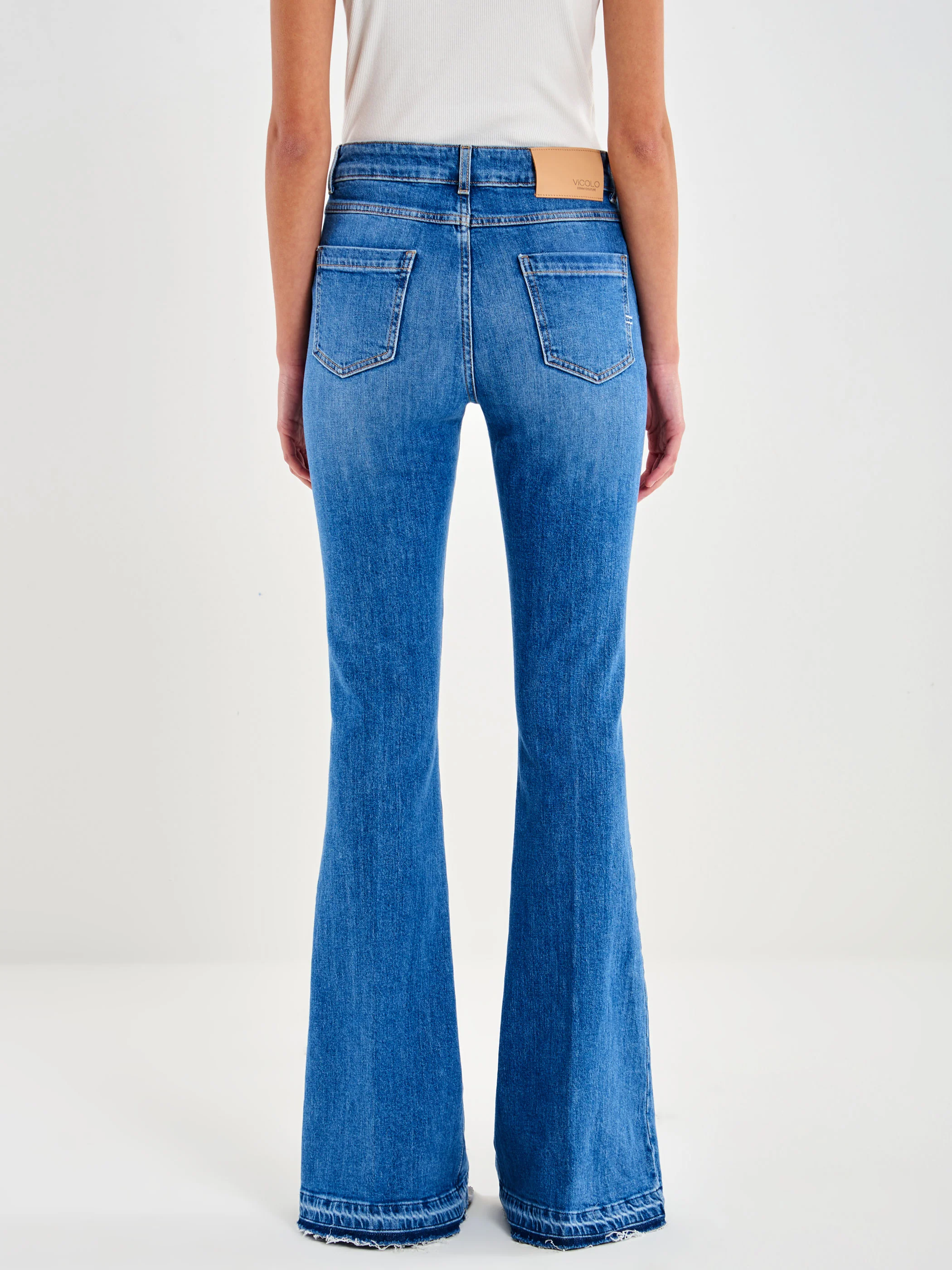 Jeans Icon Gisele Flare con Fondo Ribattuto - Image 3