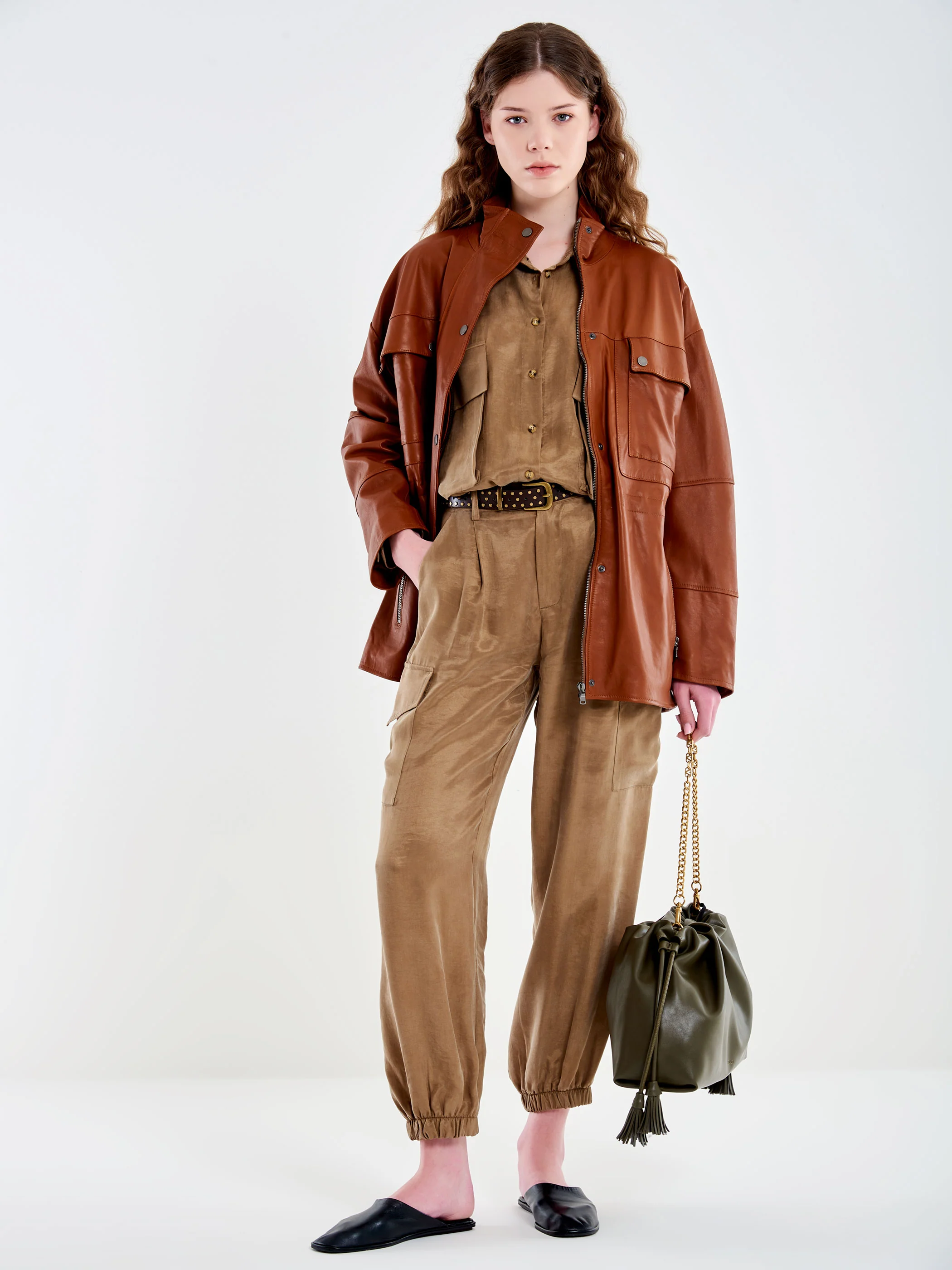 Pantalone con Tascone e Cintura