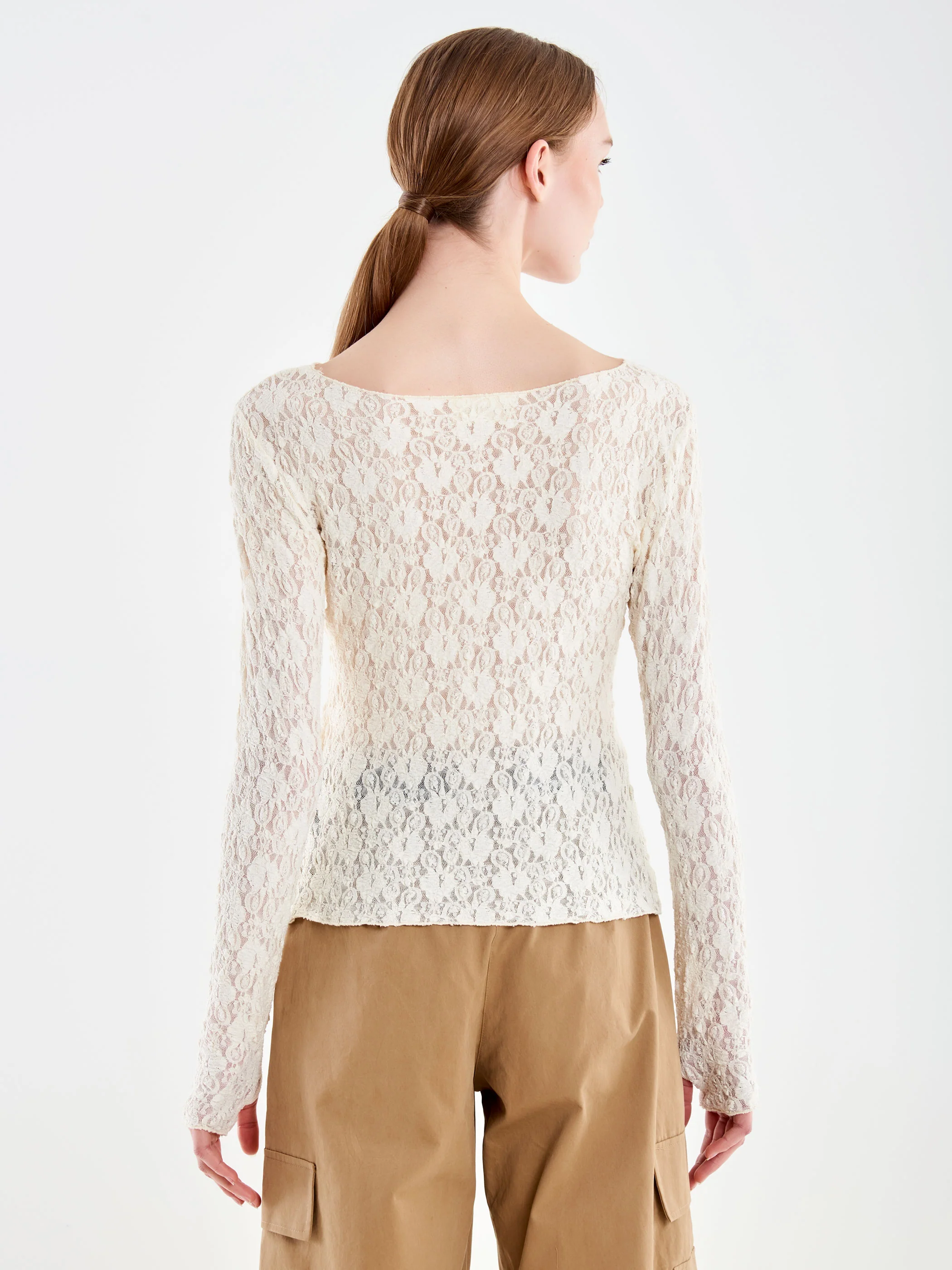 Top in Pizzo con Scollo Madonna - Image 3