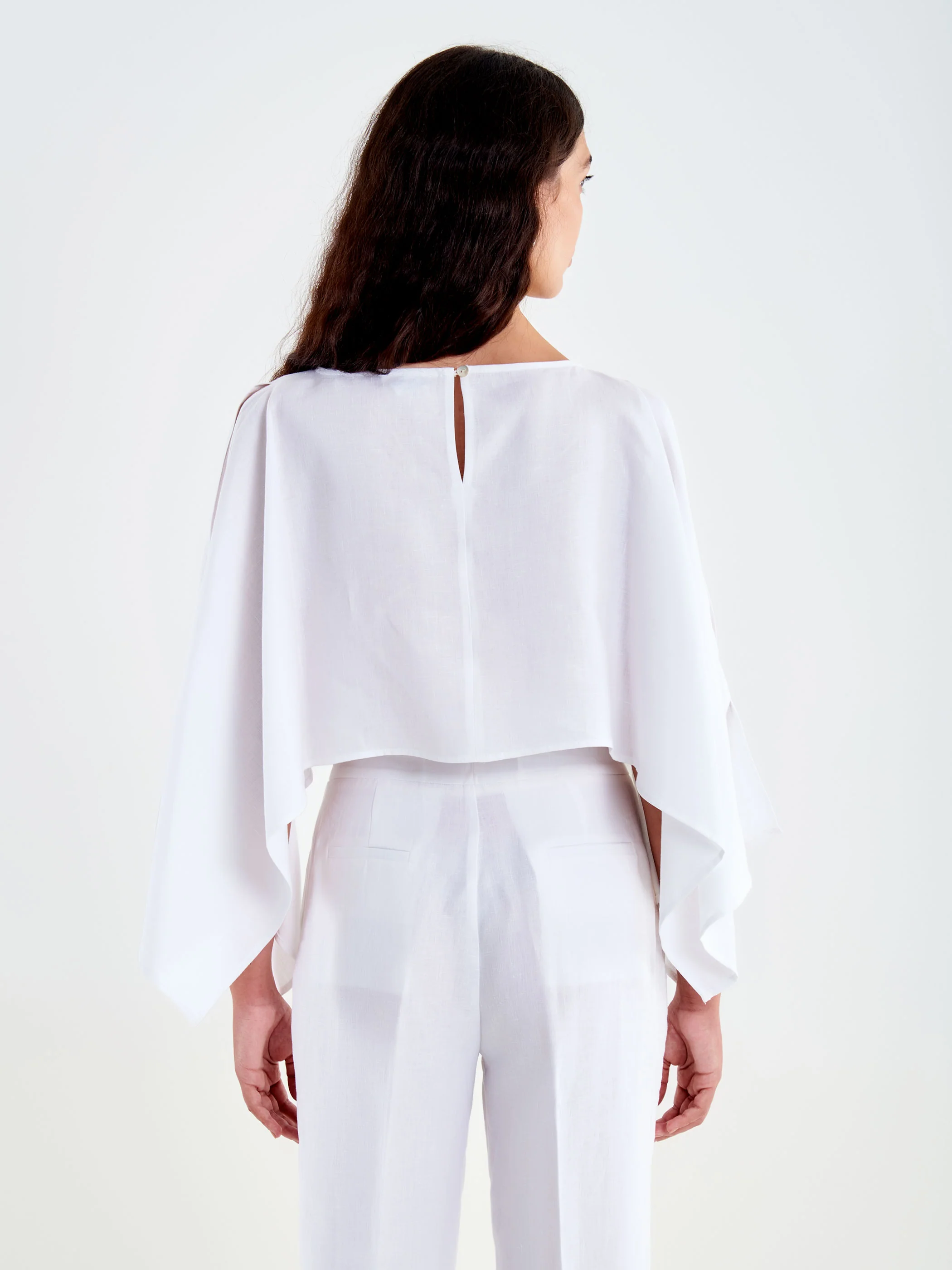 Top Mantella con Cut Out - Image 3